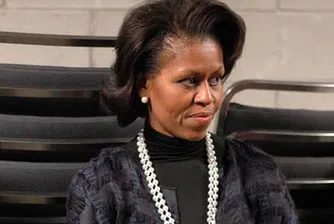 Мишел Обама скандализира Индонезия, ръкува се с министър