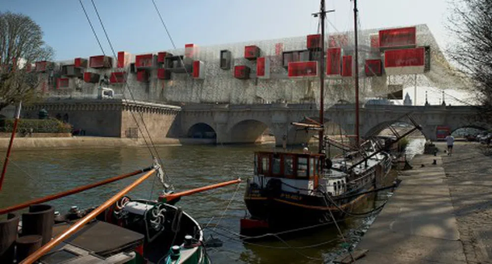 Паразитни градове завладяват изоставени забележителности