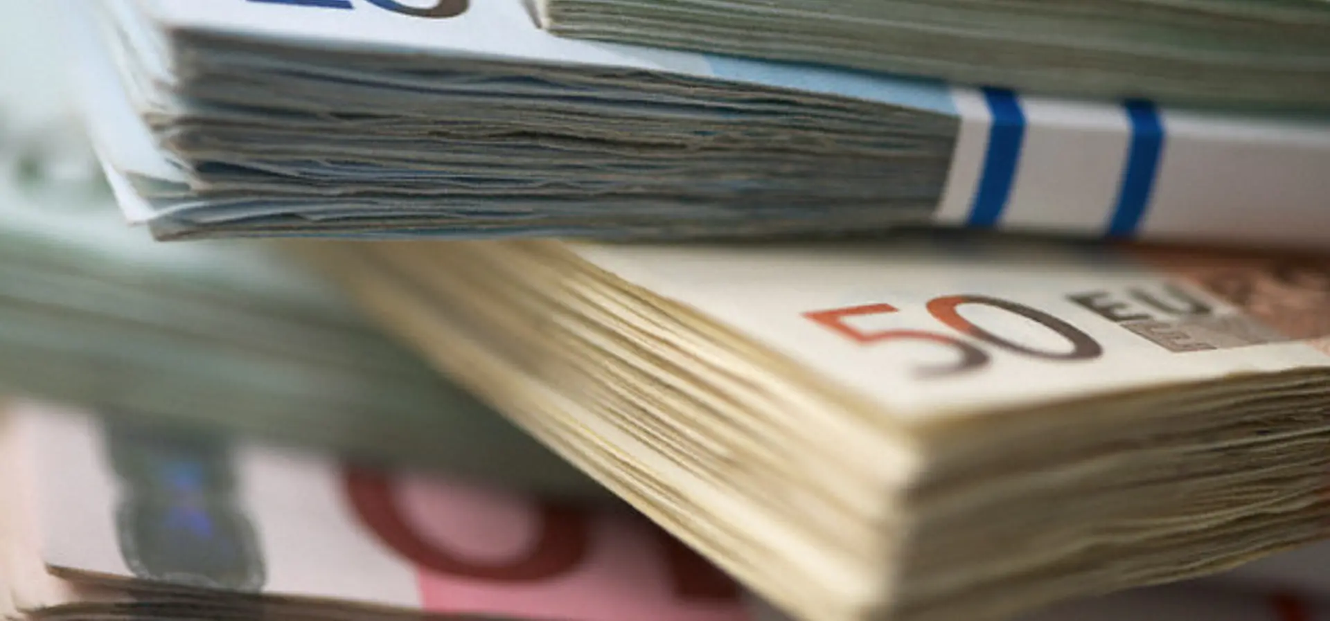 Ръст на депозитите между 100 и 200 хил. лв. | Profit.bg