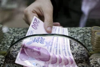 Свободното падане на турската лира продължава
