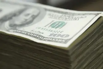 Иран печели 5 млрд. долара от това, че не използва долара