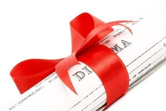 Приключва стажантската програма на Карол