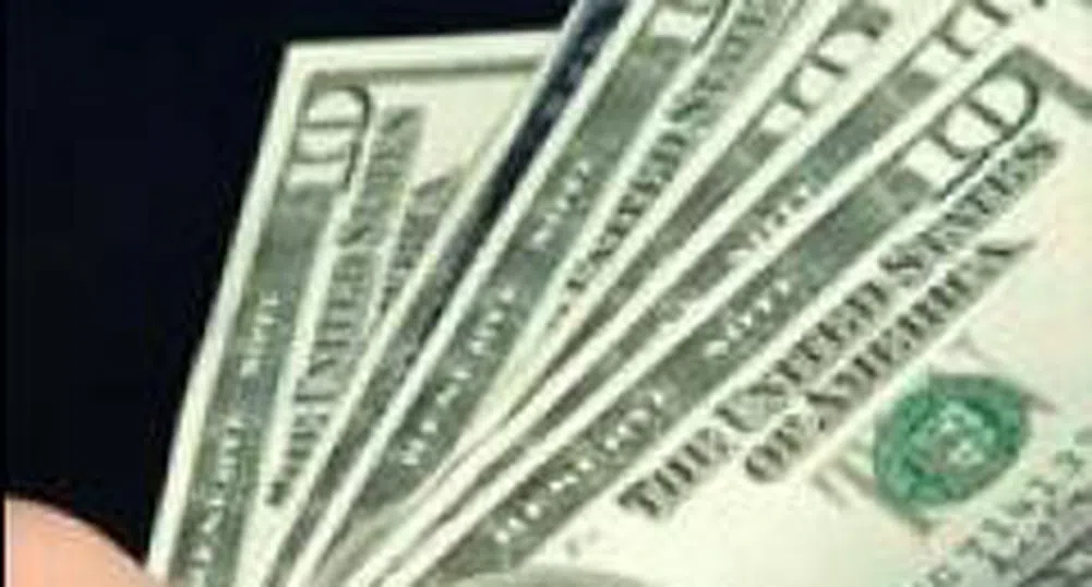 Доларът продължава да "заяква"