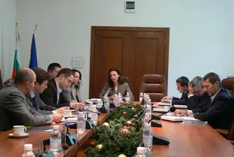 Икономисти: Финансираме се чрез приватизация в енергетиката
