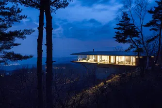 Висяща планинска къща с уникална гледка