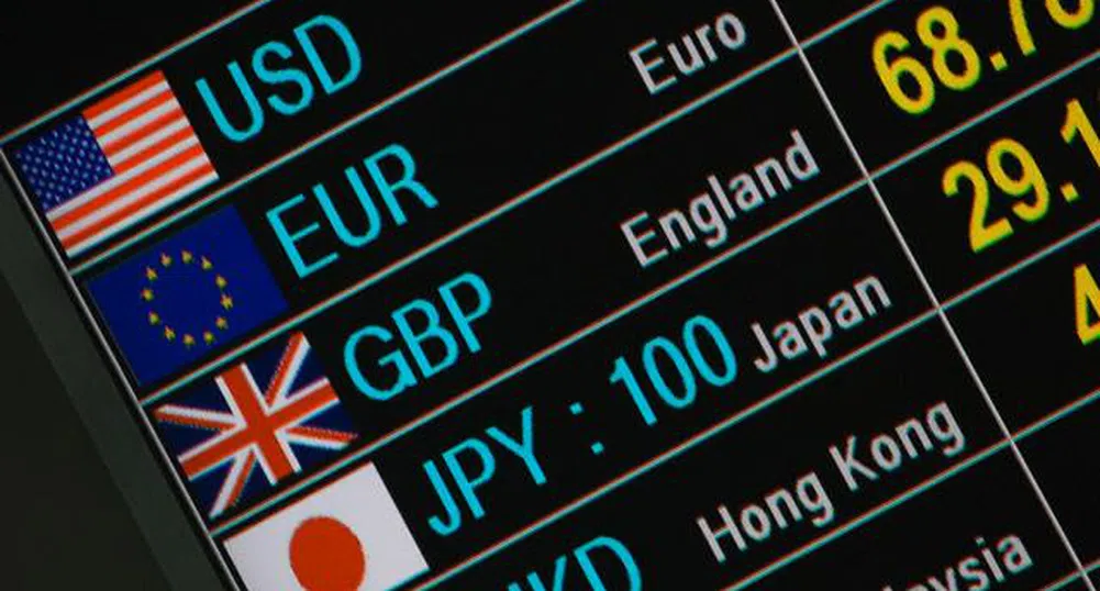 Доларът отстъпи след положителните данни от САЩ