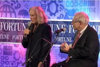 Уорън Бъфет пее на най-влиятелната жена в света (видео)