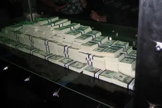 Да платиш 25 000 долара, за да те наемат на работа