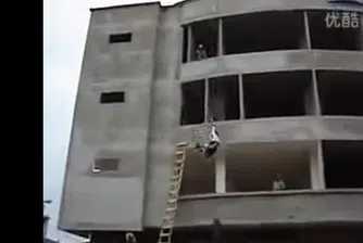 Когато си акробат и строителен работник едновременно (видео)