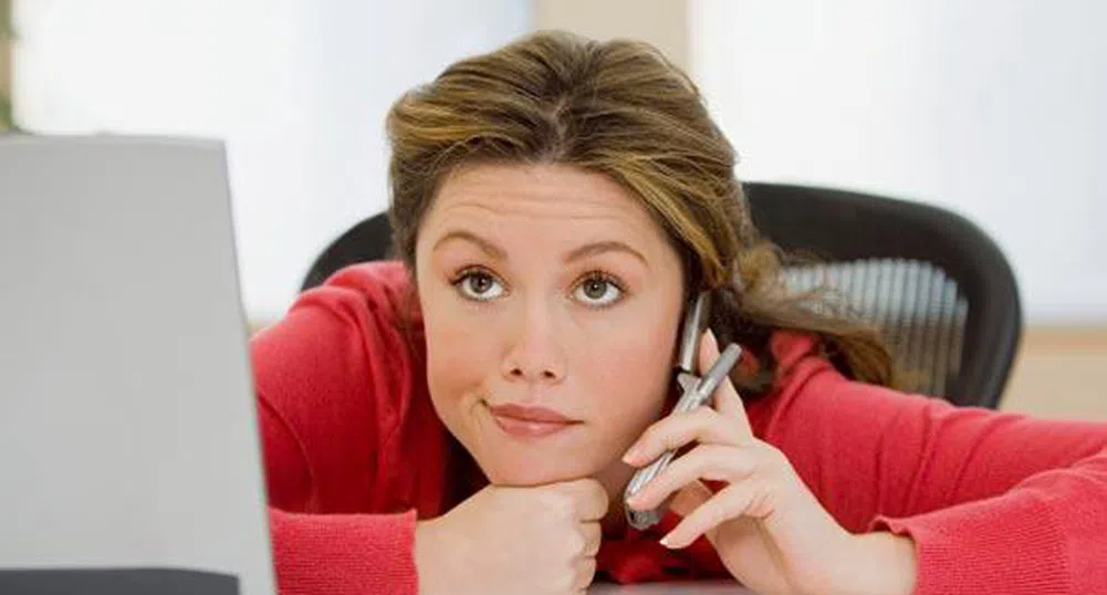 Бюрото на колежката 4 пъти по-мръсно от това на колегата