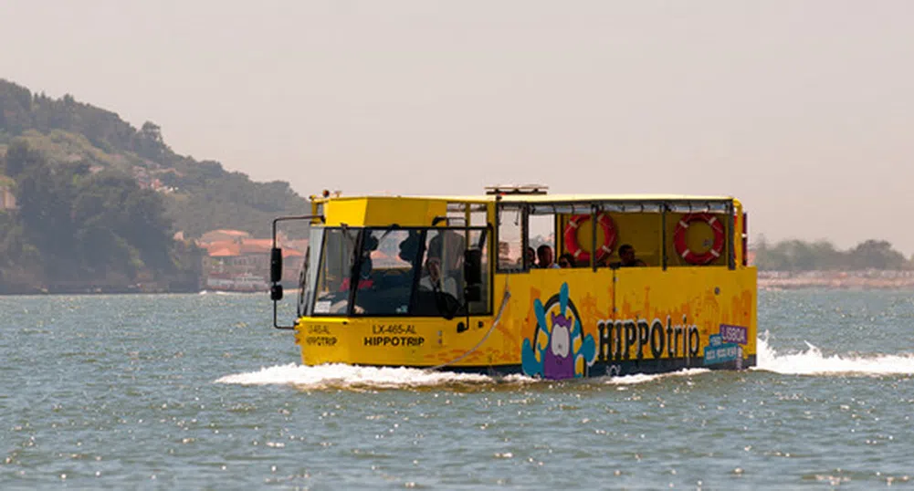 Автобус-амфибия показва Лисабон на туристите (видео)