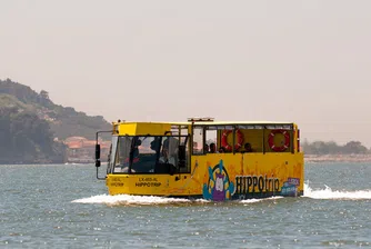 Автобус-амфибия показва Лисабон на туристите (видео)