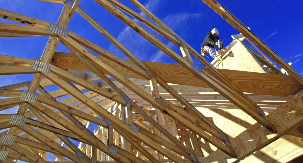 Строителството с 1.1% спад за месец