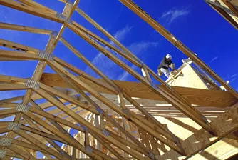 Строителството с 1.1% спад за месец