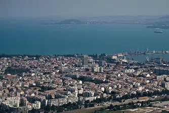 Архитект предупреди: Сградите в Бургас стават опасни