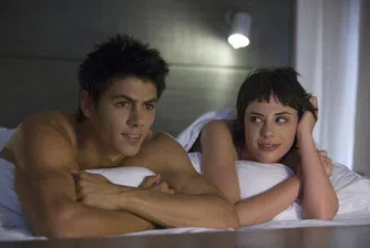 Обвързаните не обичат да спят прегърнати