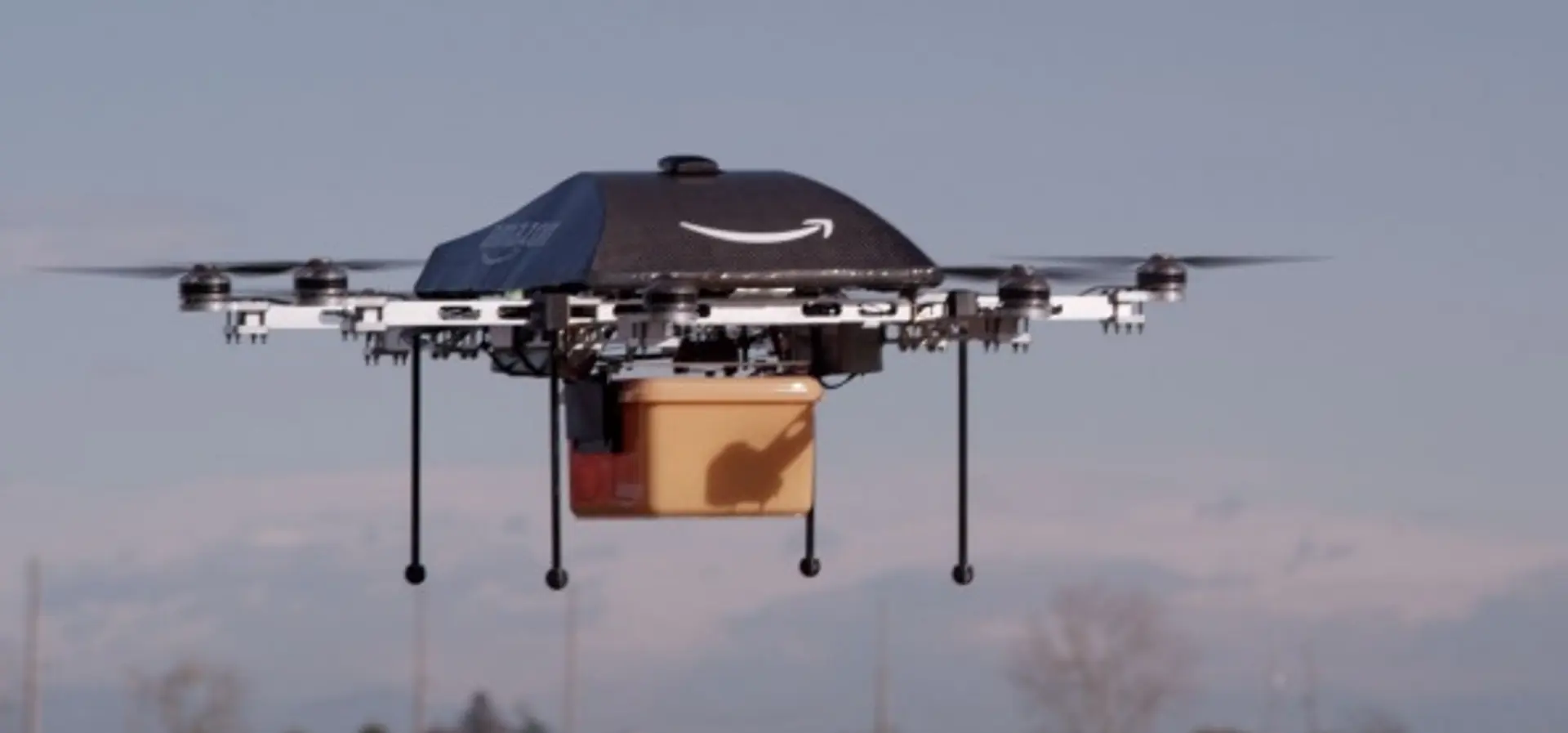 Amazon осъществи първа доставка с дрон | Profit.bg