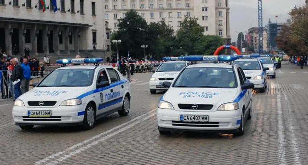Полицаите излизат на трети протест