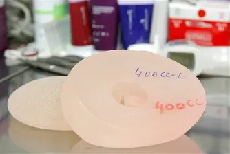 Осъдиха шефа на компанията, произвела "гърмящ силикон“