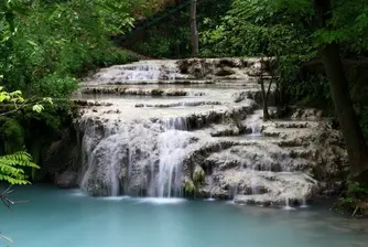 Трети ден издирват затрупаните туристи край Крушунските водопади