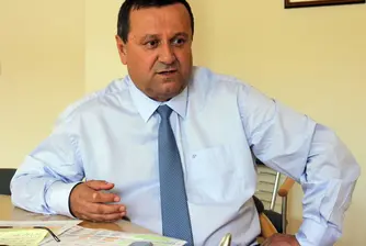 Адемов: Няма замразяване на обезщетенията