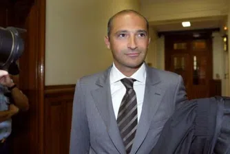 Задържаха сина на френския външен министър за пране на пари