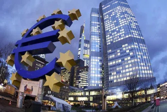 ЕЦБ запази лихвите, еврото продължава със срива си