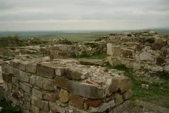 Карнобат губи 3.2 млн. лв за крепостта Маркели