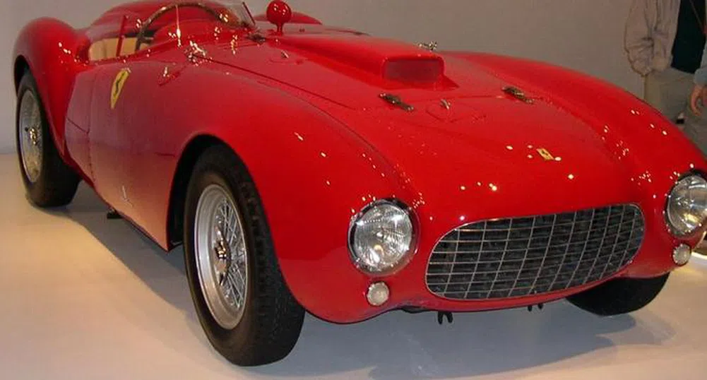 Шефът на Victoria's Secret съди аукционна къща заради Ferrari