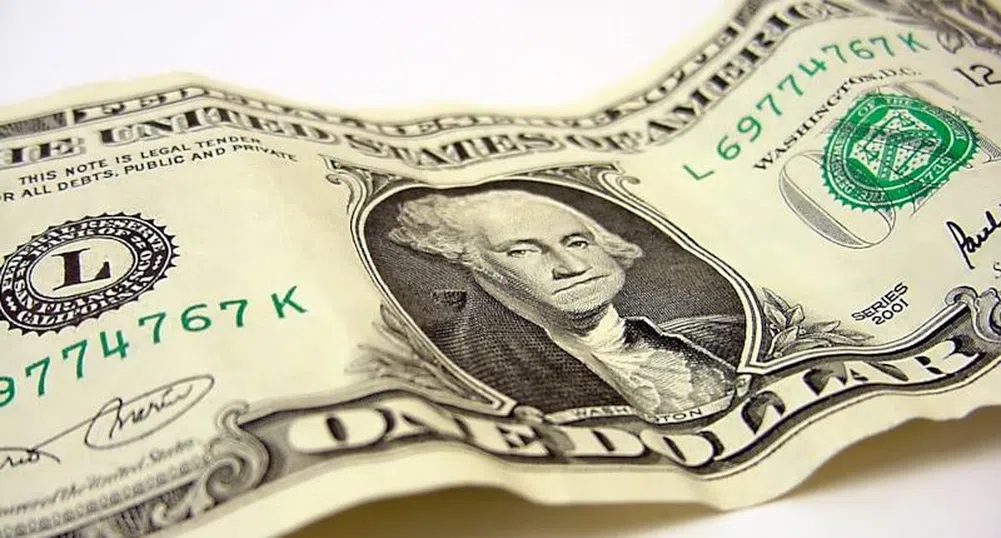 Доларът отстъпи след данните за заетостта в САЩ