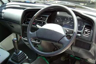 По-скъпа застраховка за автомобили с десен волан