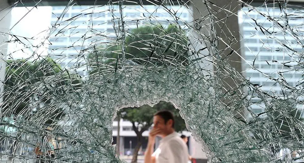 Протести в Бразилия, разграбиха банките