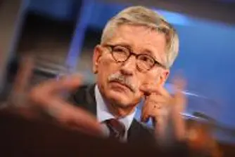 Сарацин стана милионер от "самоликвидацията на Германия"