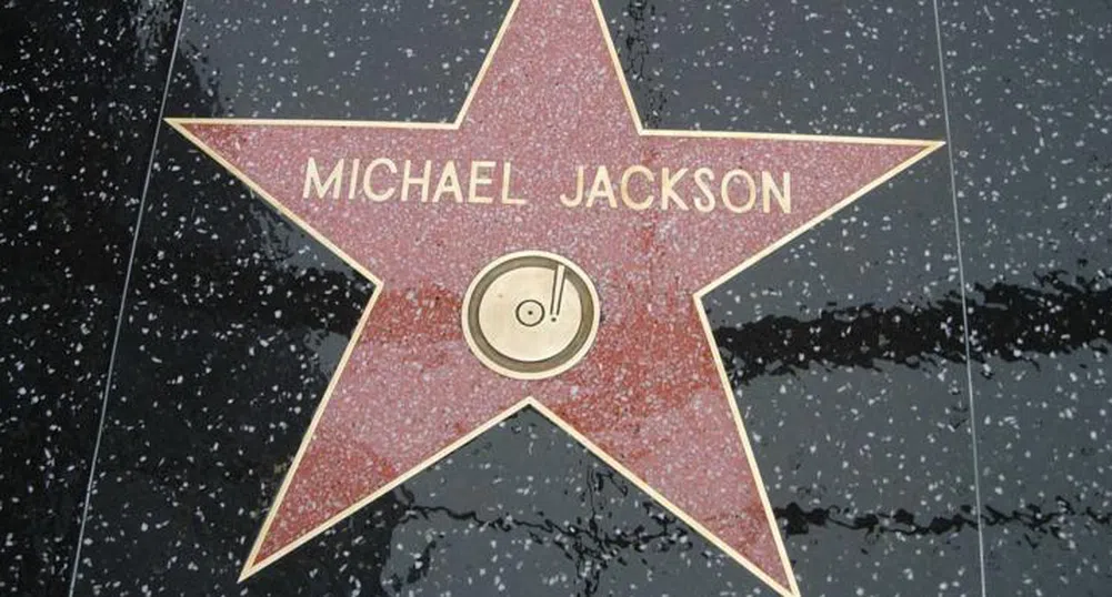 Колко плащат знаменитостите за звезда на Алеята на славата?