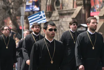 Гръцката църква ще раздава земи на безработните