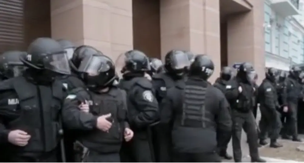 Палатки и запалени гуми на Майдана в Киев