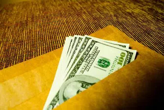 Канадските власти издирват китайския Уорън Бъфет