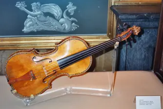 Открадната цигулка Страдивариус открита в България