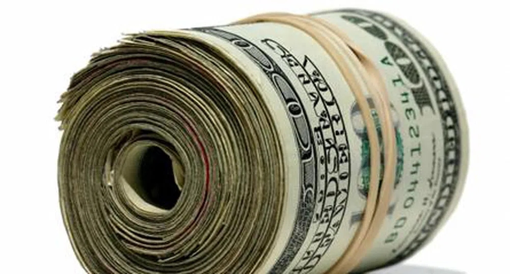 Доларът отстъпи в последните часове на 2009 г.