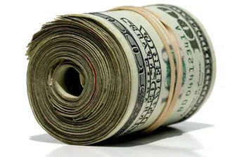 Доларът отстъпи в последните часове на 2009 г.