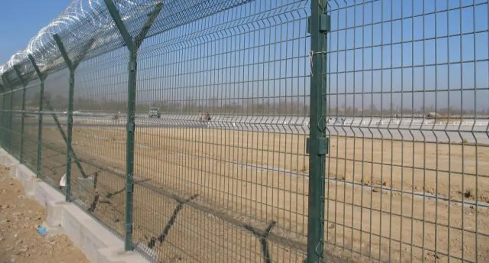 Възстановяват телената мрежа по границата с Турция
