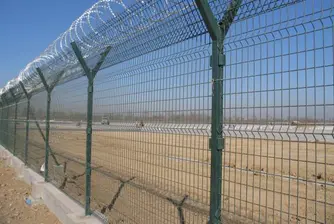 Възстановяват телената мрежа по границата с Турция