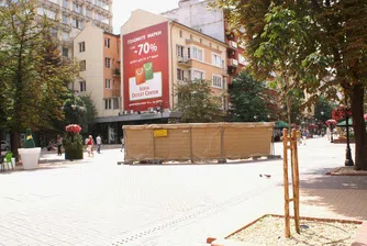 Скриват кофите за боклук в центъра под земята