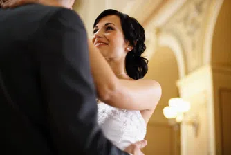 Съвременните жени: Образовани, богати и женени за все по-бедни и необразовани мъже