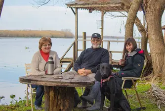 На село в Аржентина: крокодили, капибари и рукола