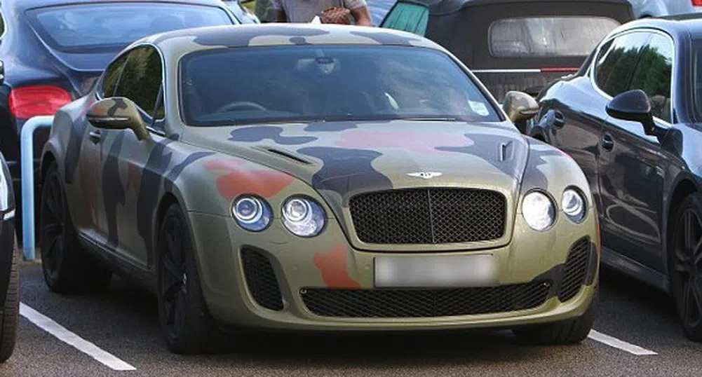 Футболист подари кола за 250 хил. долара на съотборник