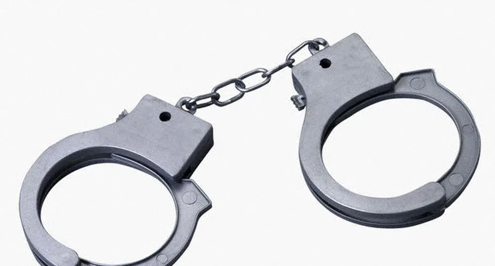 Застрахователна измама с два луксозни мерцедеса