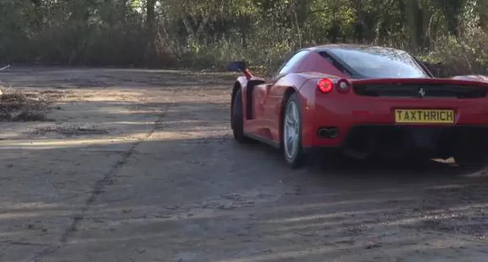 Дрифт с Ferrari на забавен кадър