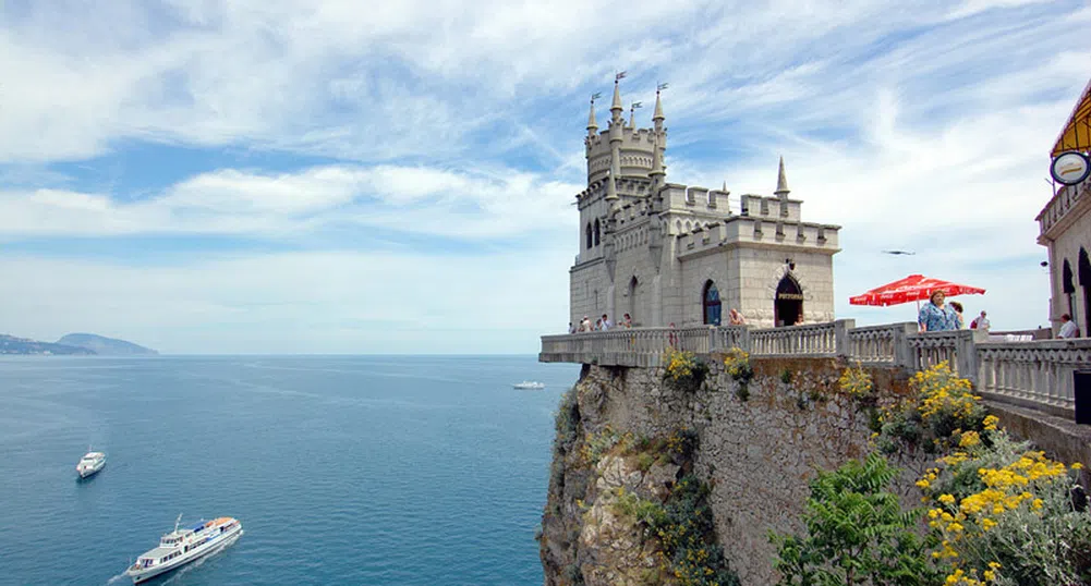 Невероятният замък Лястовиче гнездо