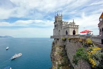 Невероятният замък Лястовиче гнездо